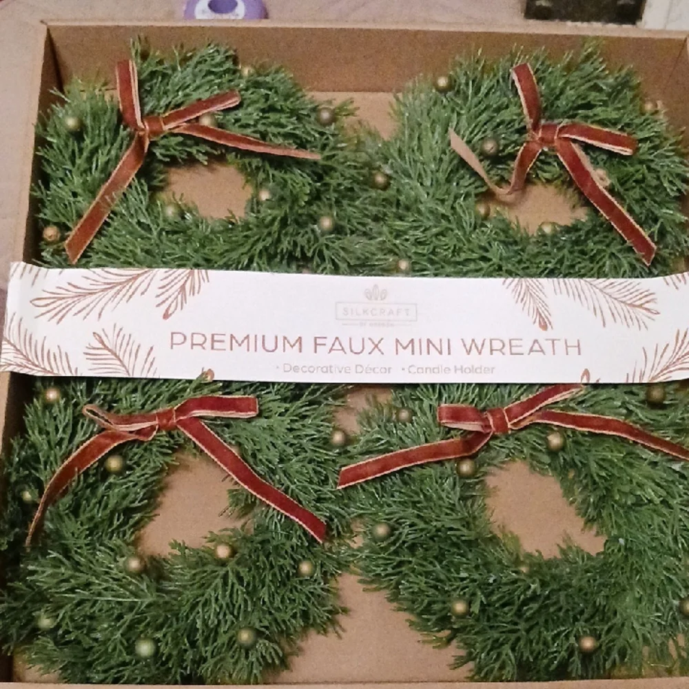 Elegant! ⚜️Craft Festive Green and Gold Mini Wreath Set Of 4 ✨️